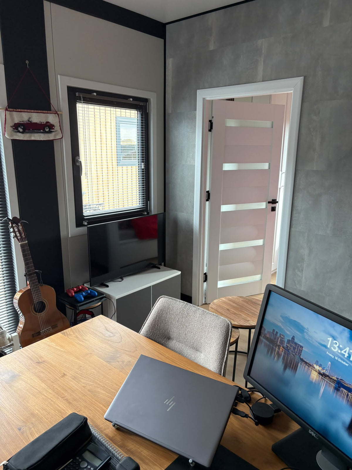 Tweedehands woonunit 26m² (8x3,2m) - 1 slaapkamer (links) - RO