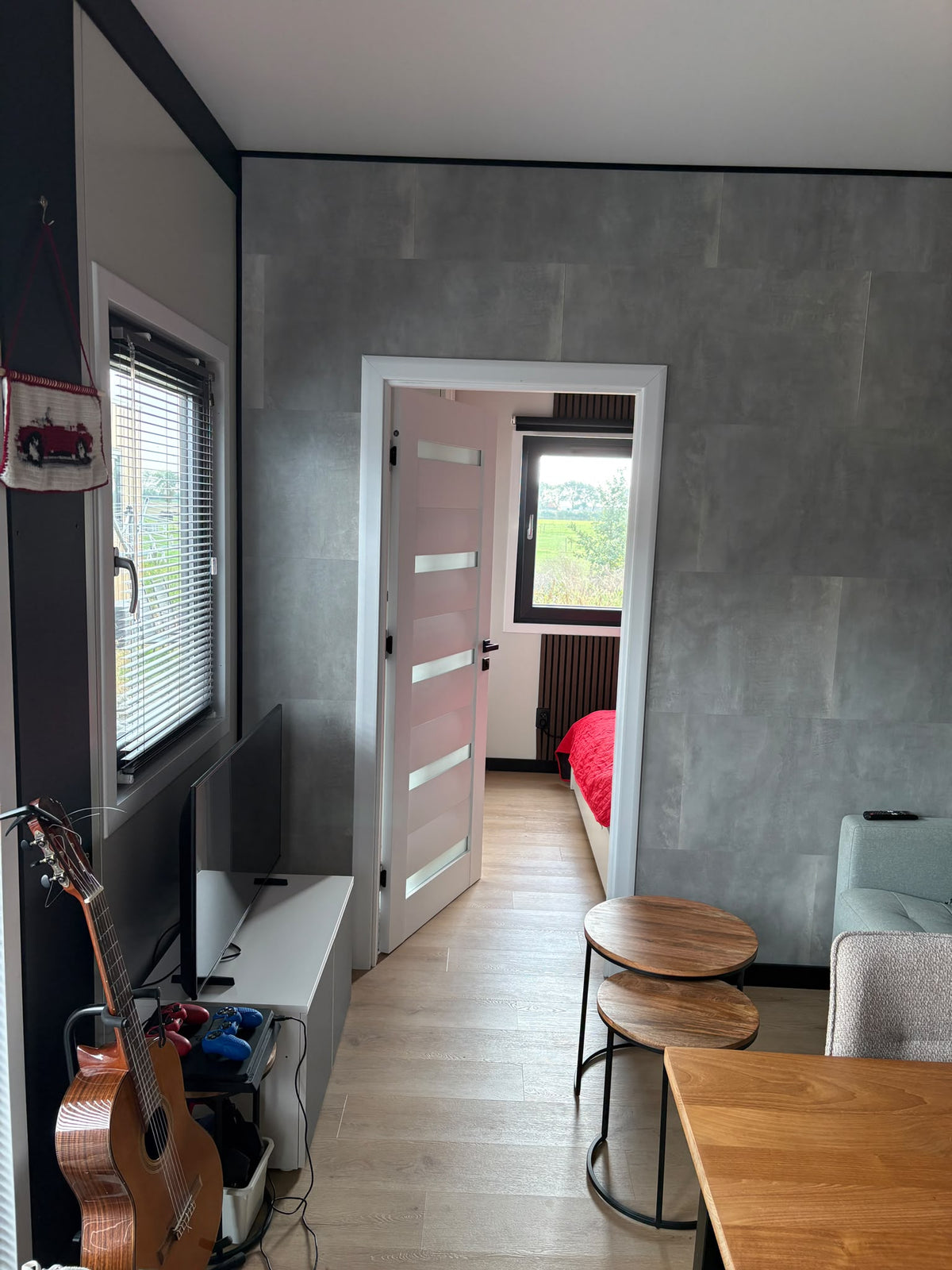 Tweedehands woonunit 26m² (8x3,2m) - 1 slaapkamer (links) - RO
