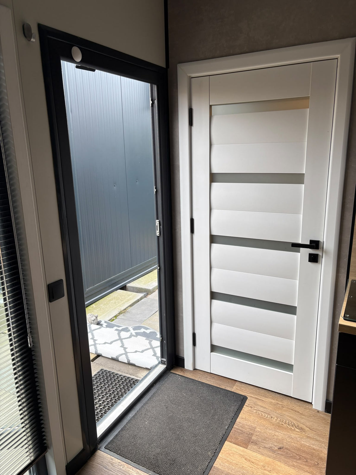 Tweedehands woonunit 26m² (8x3,2m) - 1 slaapkamer (rechts) - RO