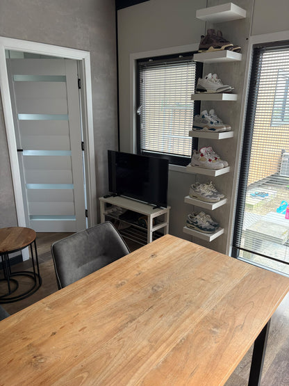Tweedehands woonunit 26m² (8x3,2m) - 1 slaapkamer (rechts) - RO
