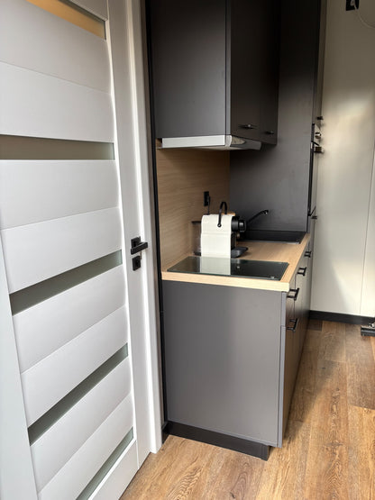 Tweedehands woonunit 26m² (8x3,2m) - 1 slaapkamer (rechts) - RO