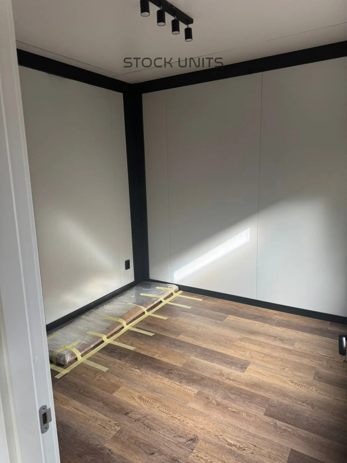 Containerwoning RO 11x3,2m - 1 slaapkamer - Direct leverbaar