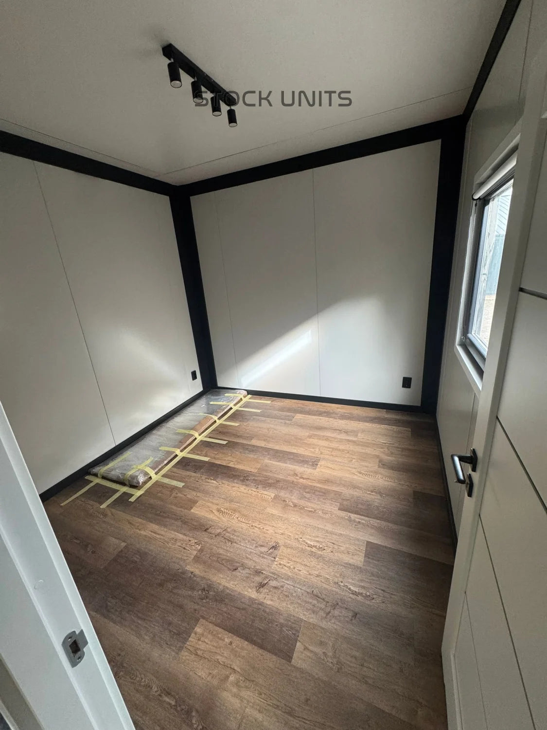 Containerwoning RO 11x3,2m - 1 slaapkamer - Direct leverbaar