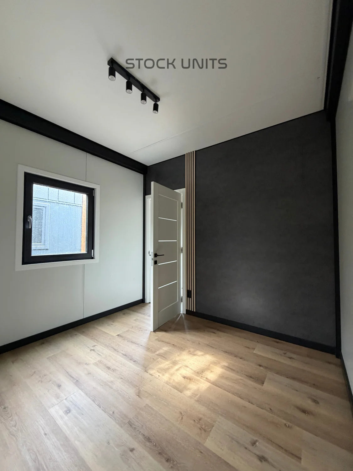 Gastenverblijf 13x3,2m RO - 2 Slaapkamers - Direct leverbaar