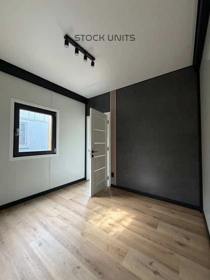 Gastenverblijf 13x3,2m RO - 2 Slaapkamers - Direct leverbaar