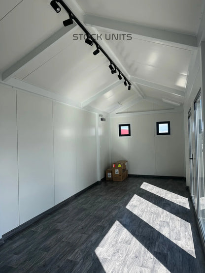 Kantoorunit met Puntdak 26m2 8x3,2m