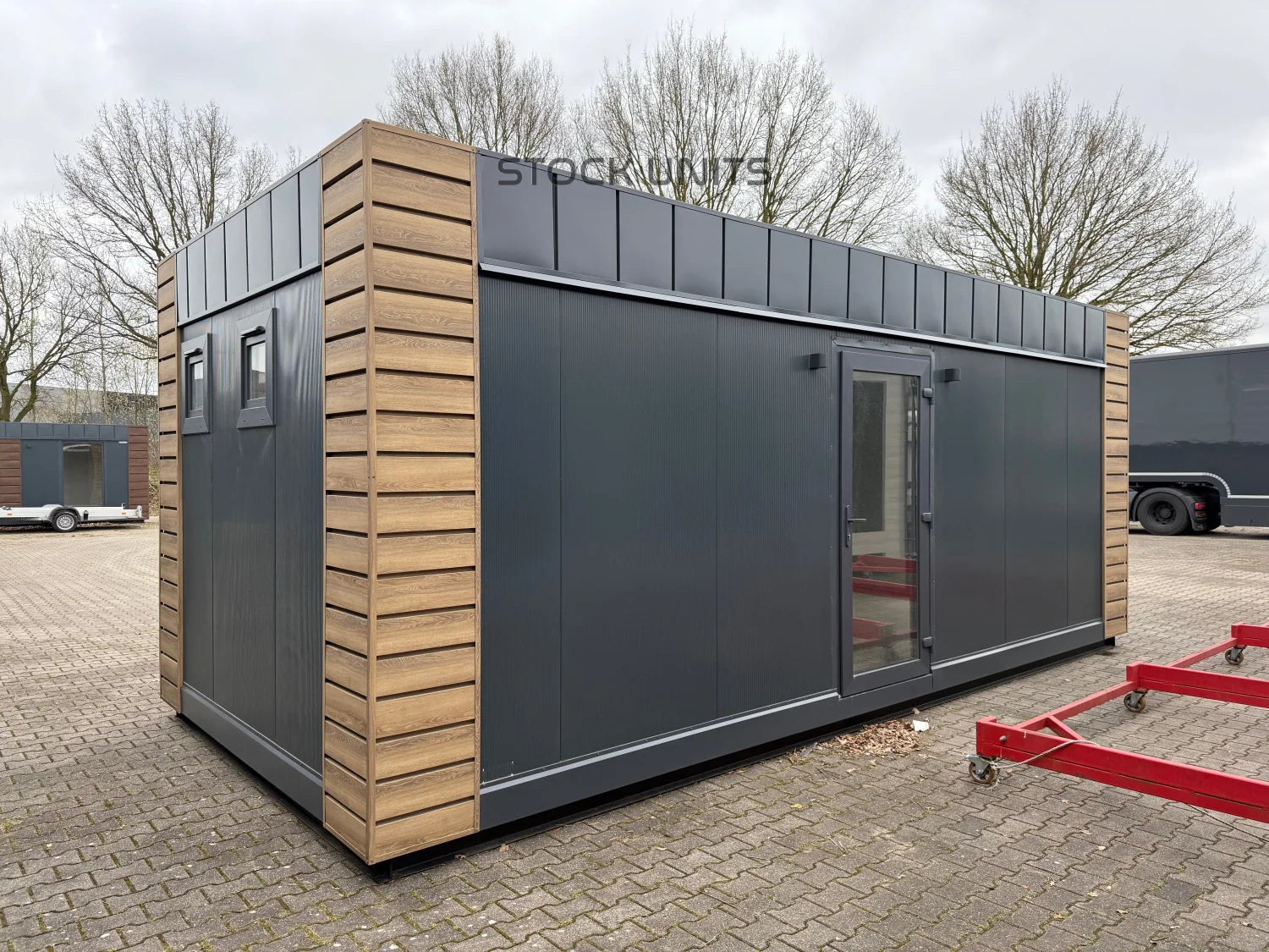 Kantoorunit met Toilet & Douche 22m2 7x3,2m