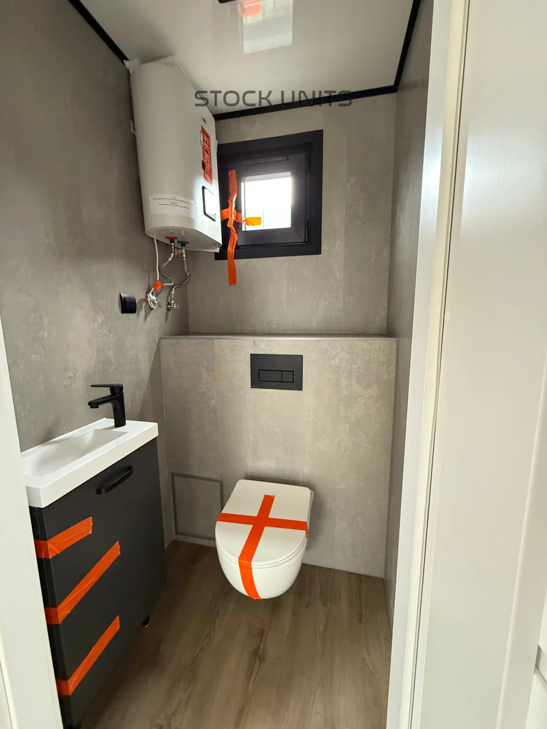 Kantoorunit met Toilet & Douche 22m2 7x3,2m