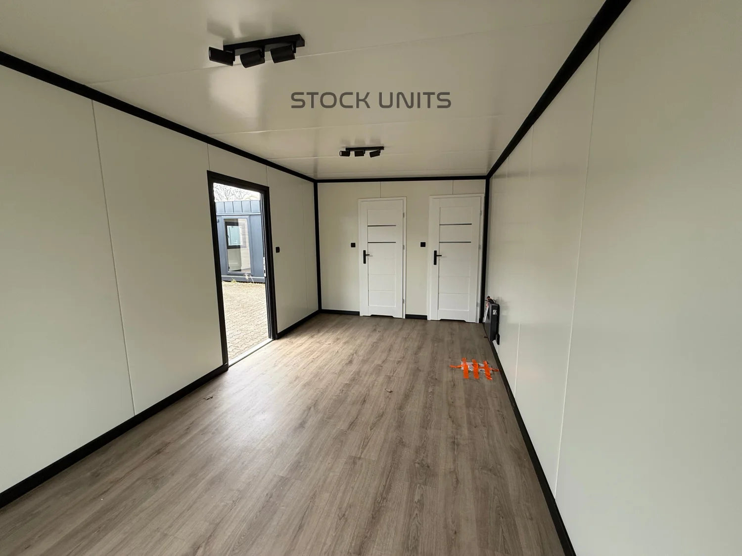Kantoorunit met Toilet & Douche 22m2 7x3,2m