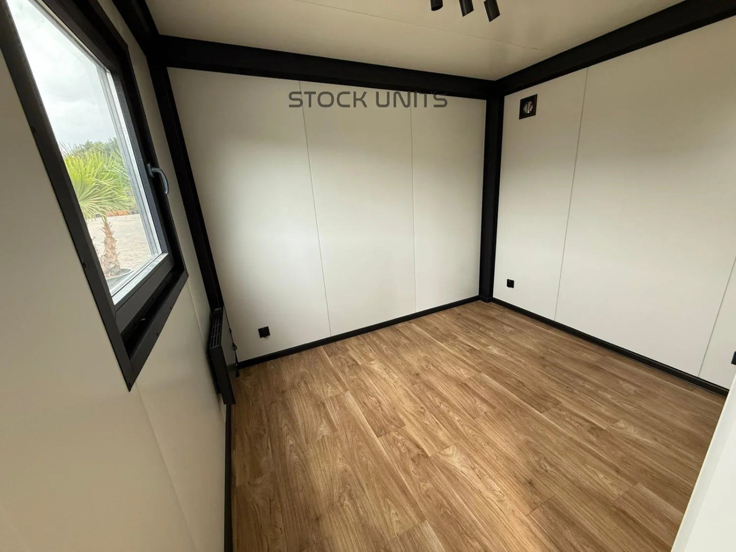 Noodwoning 8x3,2m - 1 slaapkamer - Direct leverbaar