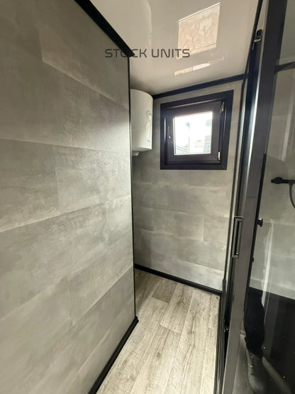 Tiny House 13x3,2m 42m2 - 1 slaapkamer (PL) - Direct leverbaar