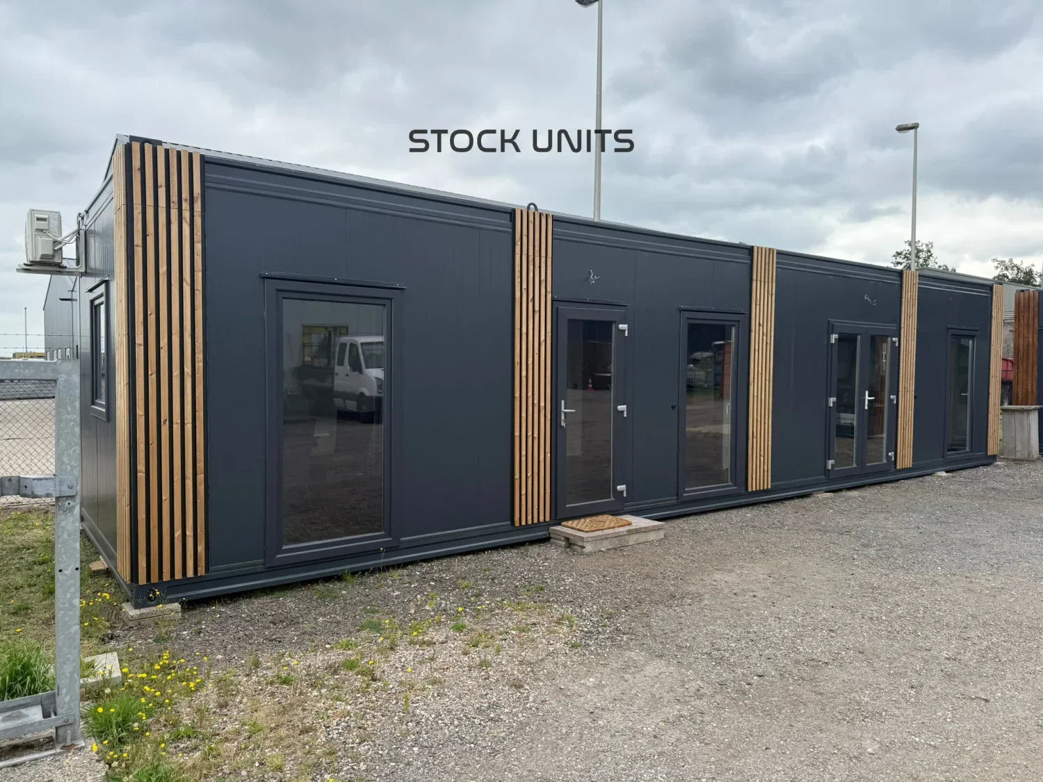 Tweedehands Containerwoning 13x3,2m 42m2 RO - 2 Slaapkamers - Direct Leverbaar